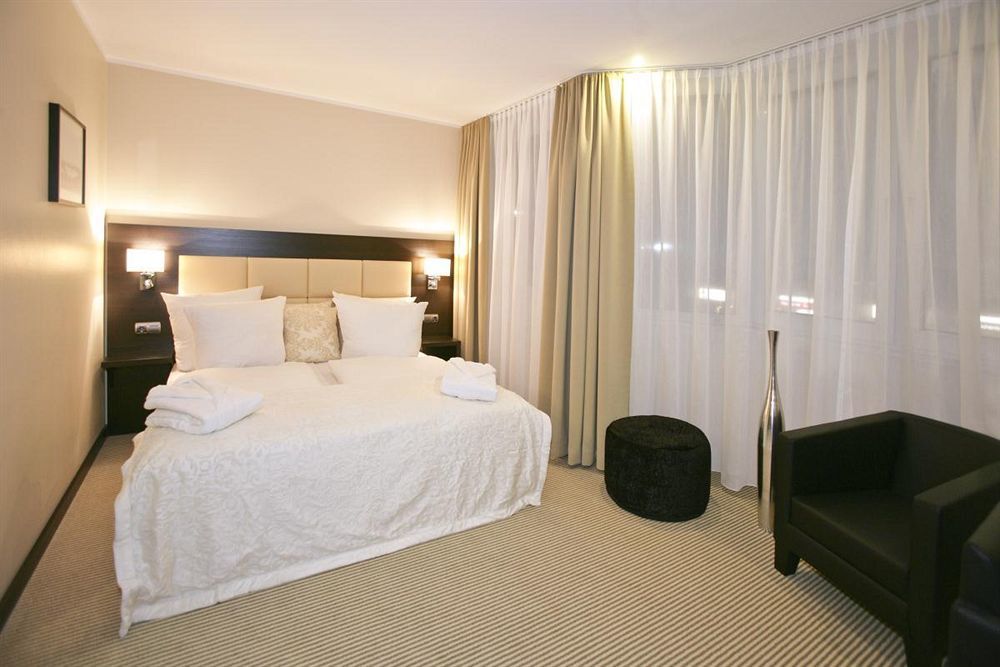 Zi Hotel Karlsruhe Buitenkant foto