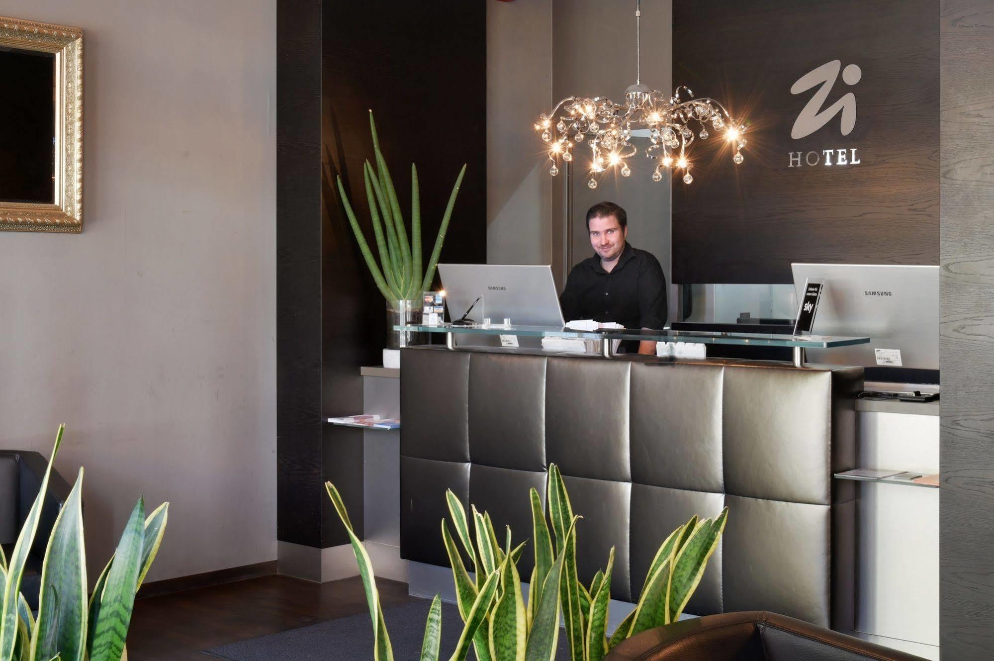 Zi Hotel Karlsruhe Buitenkant foto