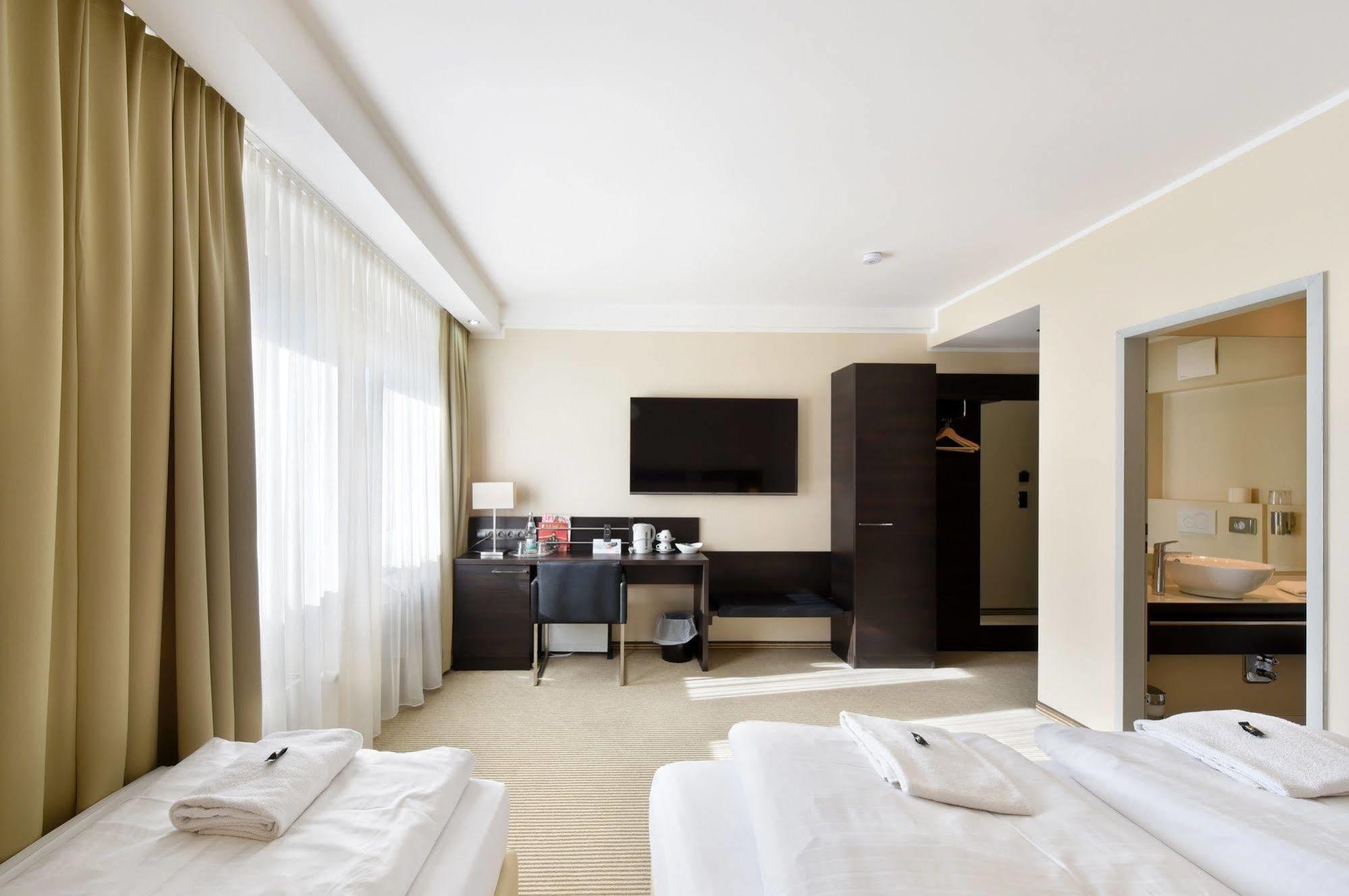 Zi Hotel Karlsruhe Buitenkant foto