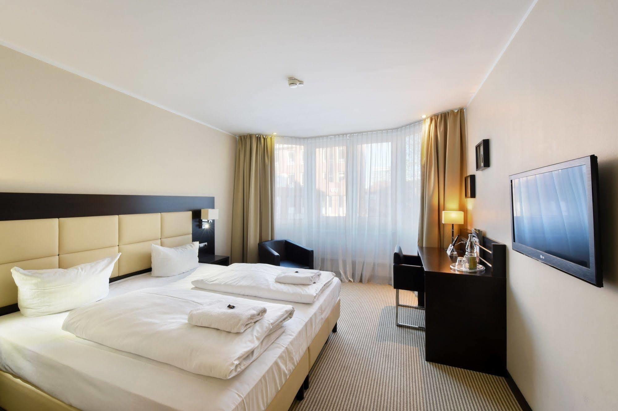 Zi Hotel Karlsruhe Buitenkant foto