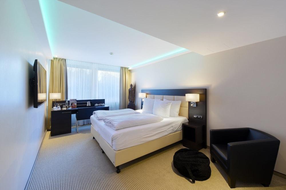 Zi Hotel Karlsruhe Buitenkant foto