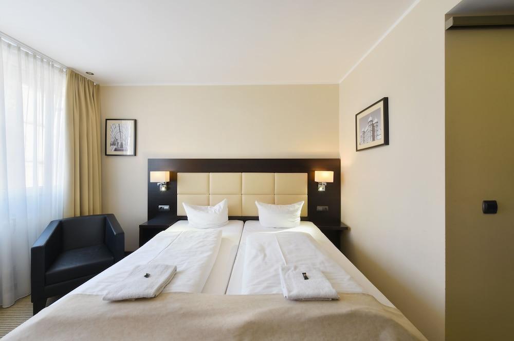 Zi Hotel Karlsruhe Buitenkant foto